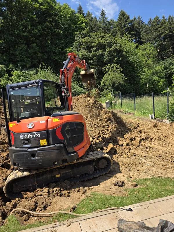 Erdbewegung und Geländemodellierung im Garten